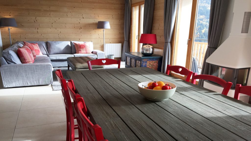 Self-catered ski apartments in Vaujany: The lounge area in Chalet Gilbert